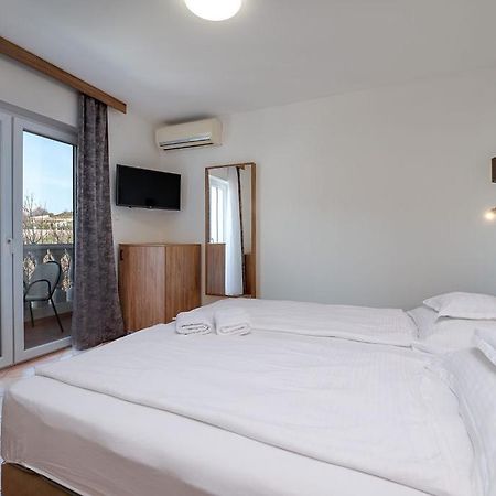 Bed & Breakfast Dosen III Baska  Exterior photo