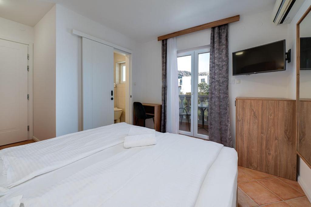 Bed & Breakfast Dosen III Baska  Exterior photo