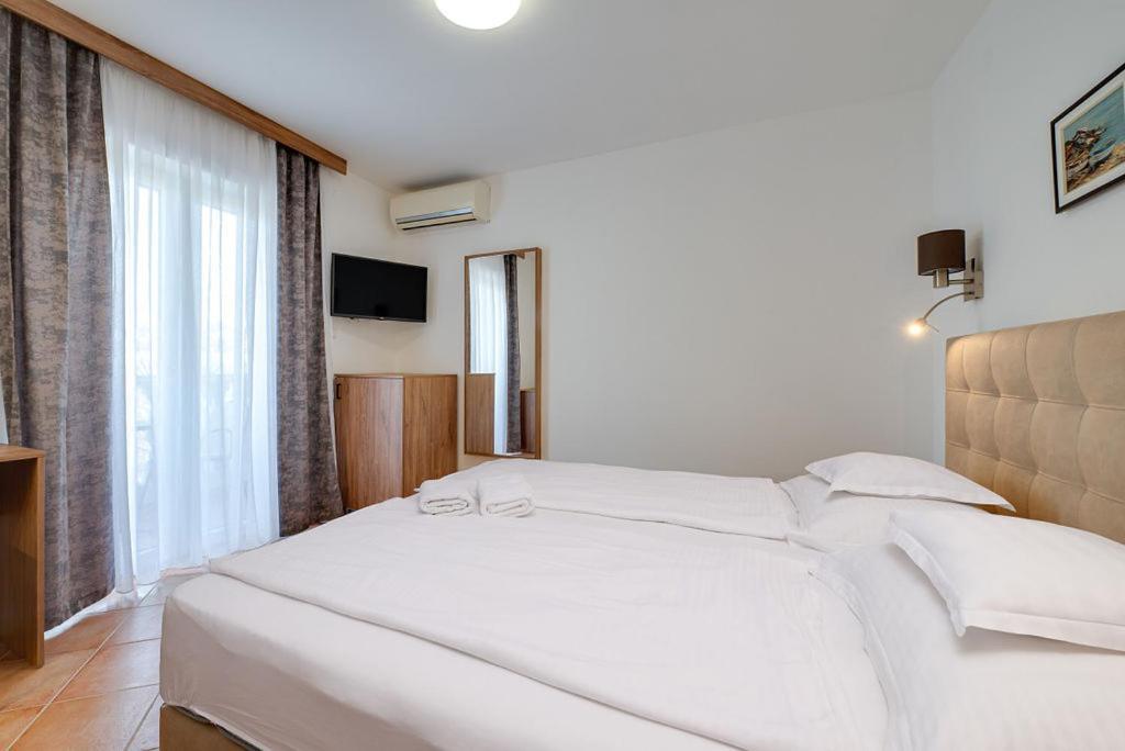 Bed & Breakfast Dosen III Baska  Exterior photo