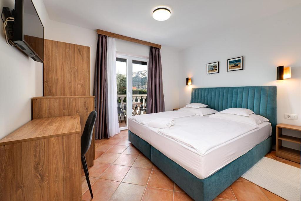 Bed & Breakfast Dosen III Baska  Exterior photo