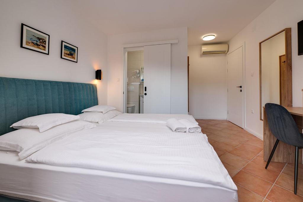 Bed & Breakfast Dosen III Baska  Exterior photo