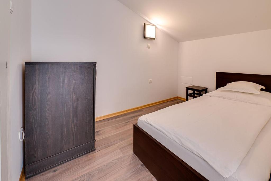 Bed & Breakfast Dosen III Baska  Exterior photo