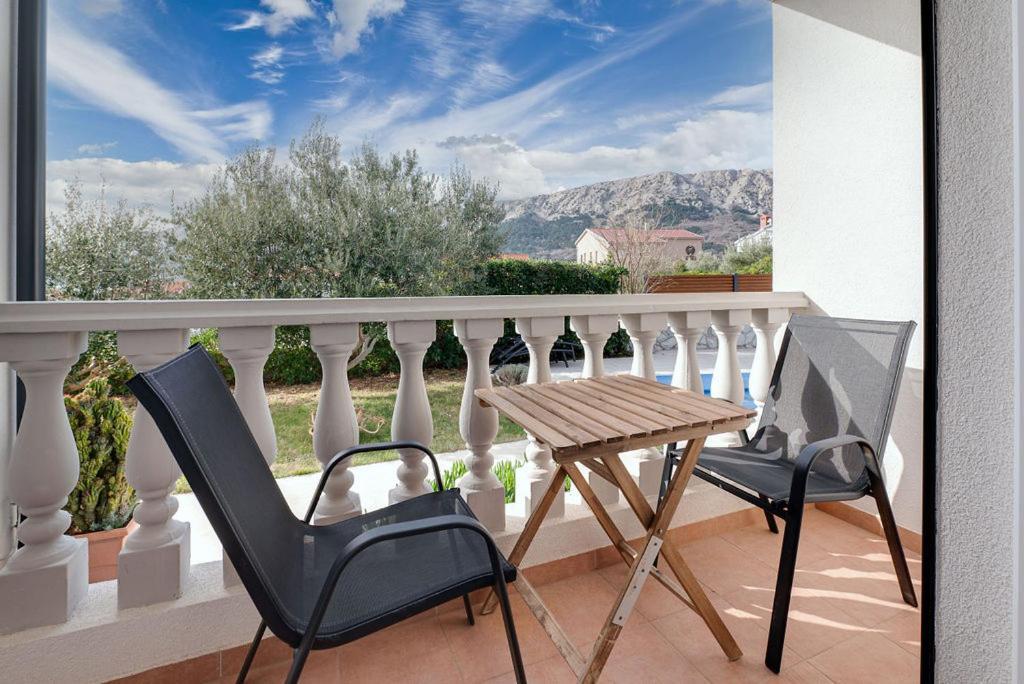 Bed & Breakfast Dosen III Baska  Exterior photo